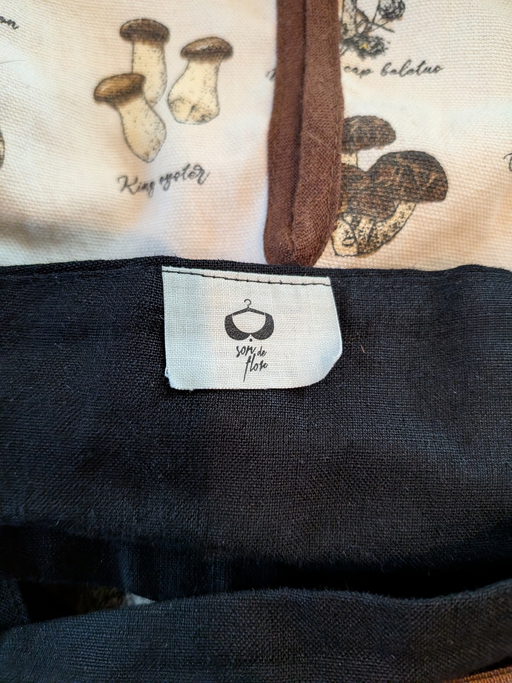 Son de Flor Black Linen Scrap Pieces & Ren Faire Pouches - Picture 3 of 3